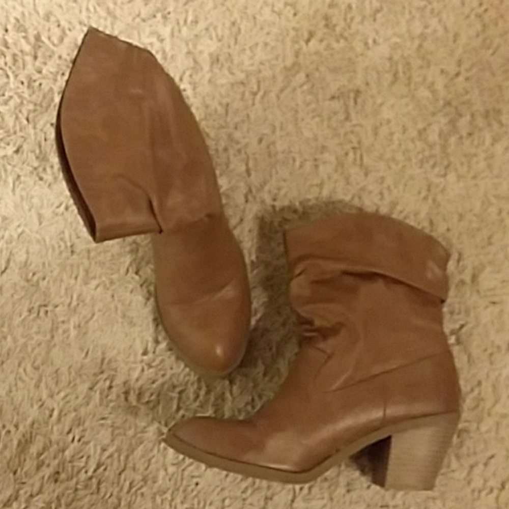 American Eagle booties